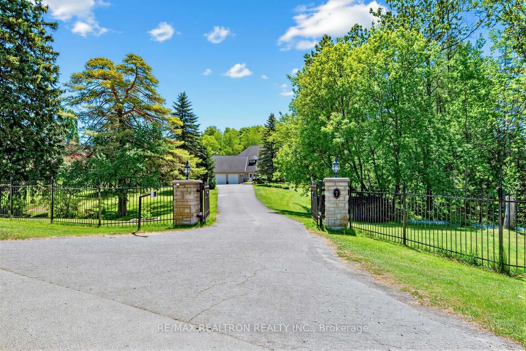 7 Gilbert Drive, Aurora
