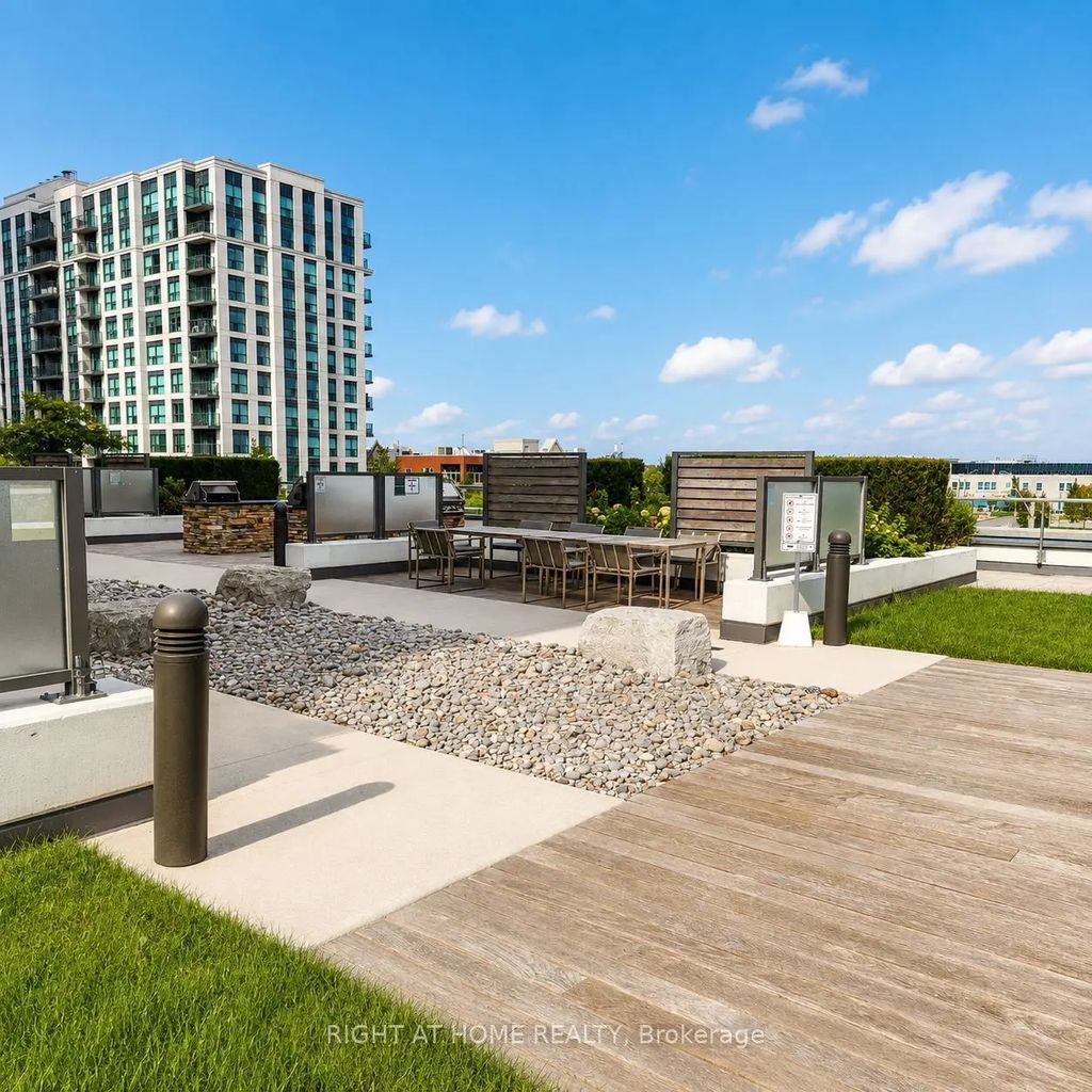 65 Oneida Crescent 403, Richmond Hill