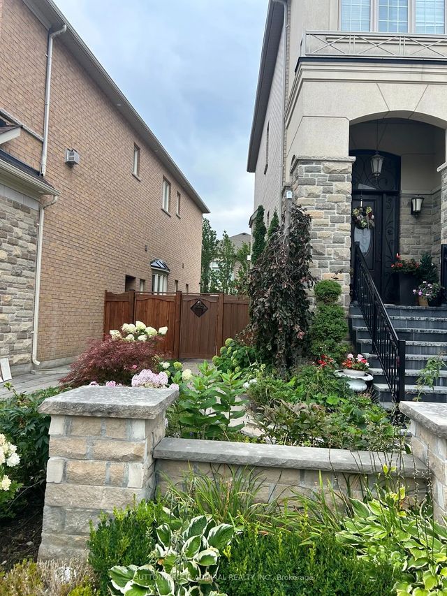 307 Chatfield Drive, Vaughan
