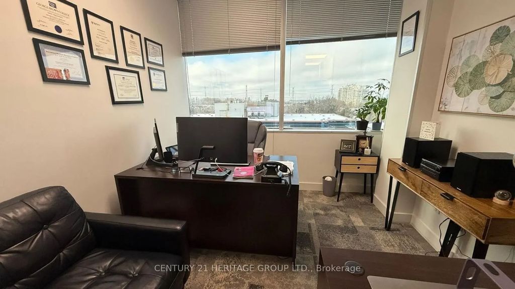 330 Highway 7 N/a E #ph2b, Richmond Hill