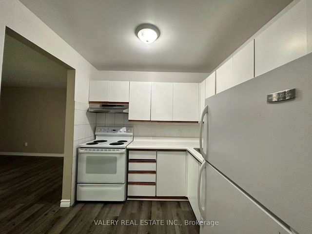 1 Lowndes Avenue 7, Georgina