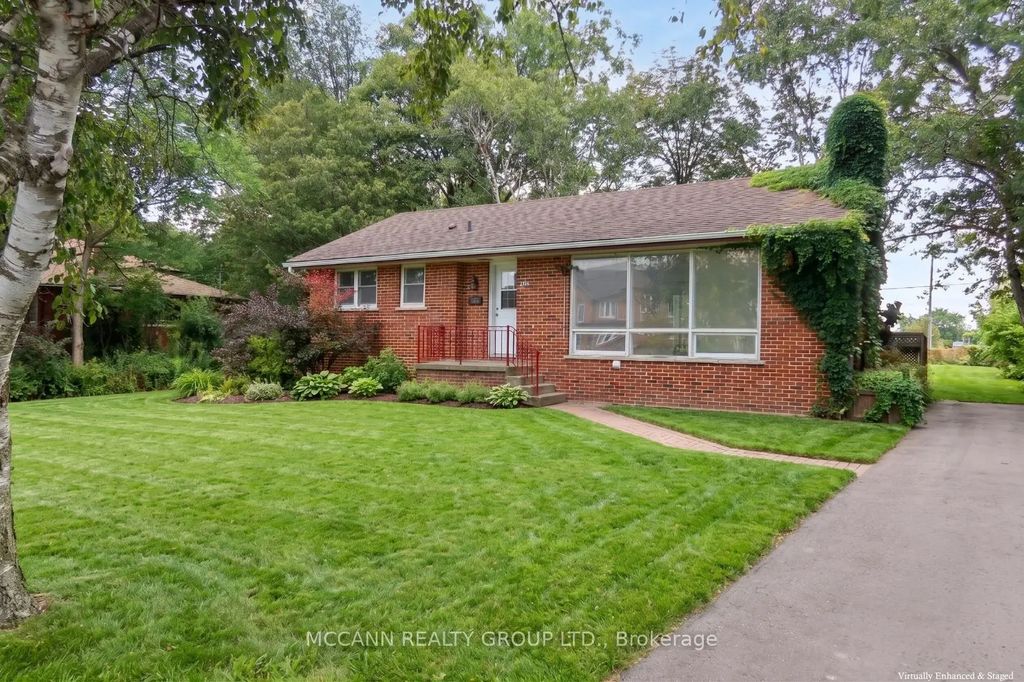 562 Mulock Court A, Newmarket