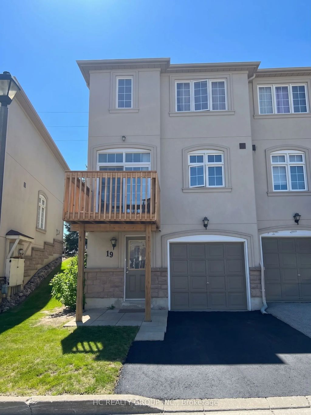 10 Post Oak Drive 19, Richmond Hill