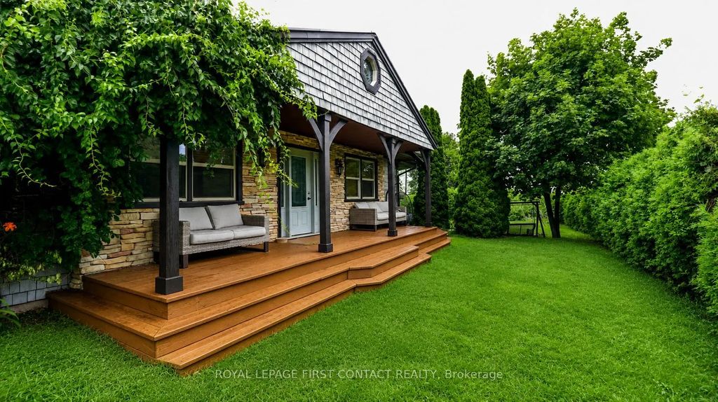 523 Lake Drive E, Georgina