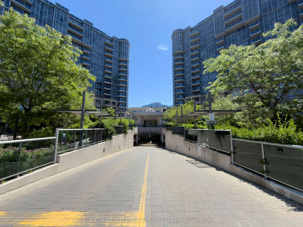 23 Cox Boulevard 1077, Markham