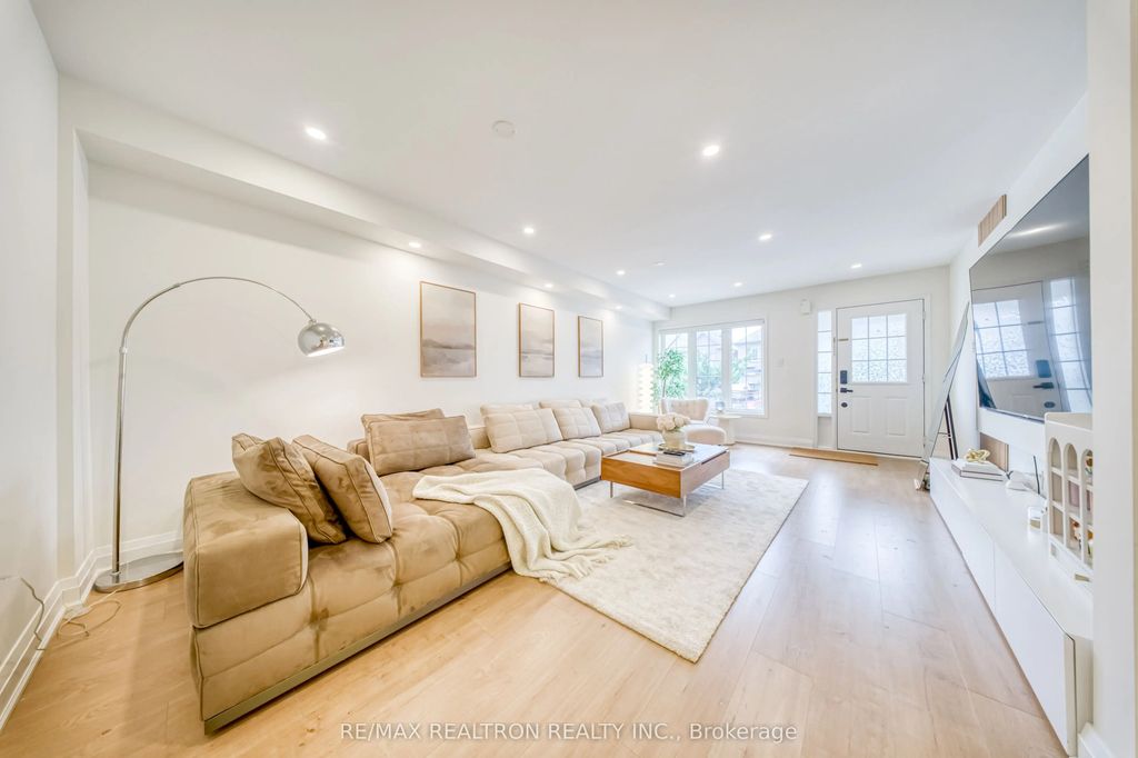 12 Quattro Avenue, Richmond Hill