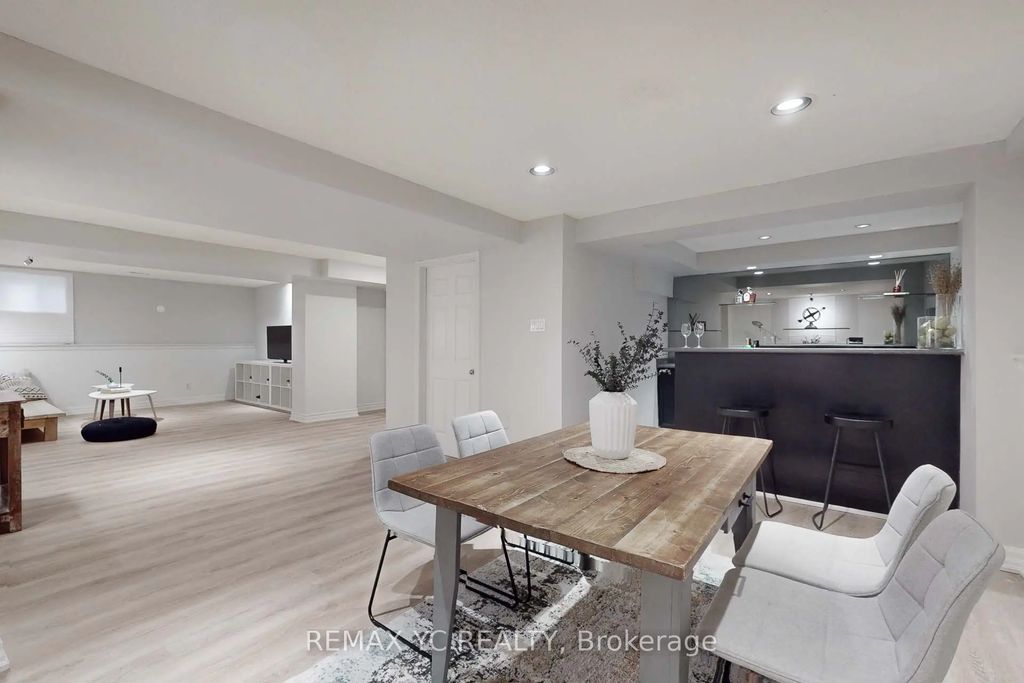 4 Theobalds Circle Lower, Richmond Hill