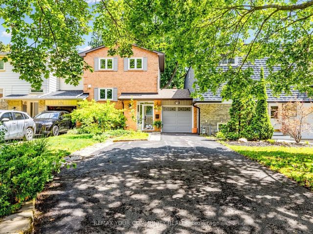 75 St. Andrews Court, Aurora