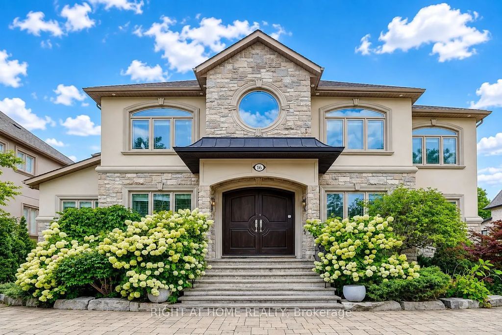 16 Fairview Avenue, Richmond Hill