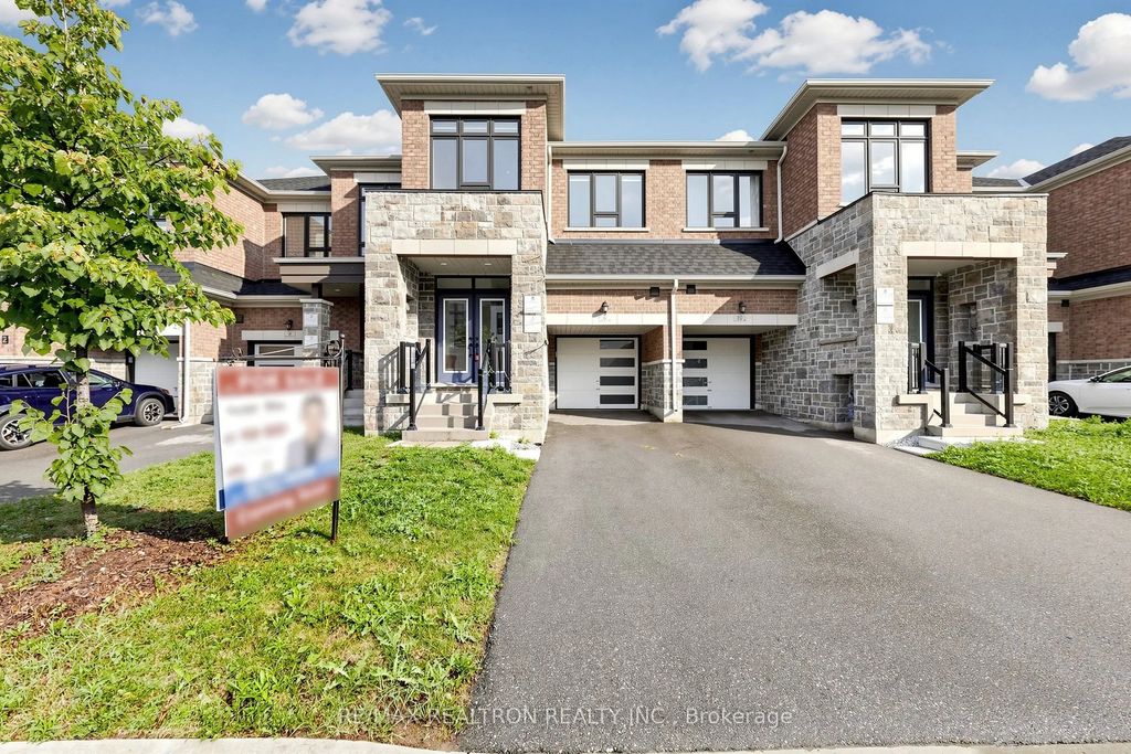 8 Hewison Avenue, Richmond Hill