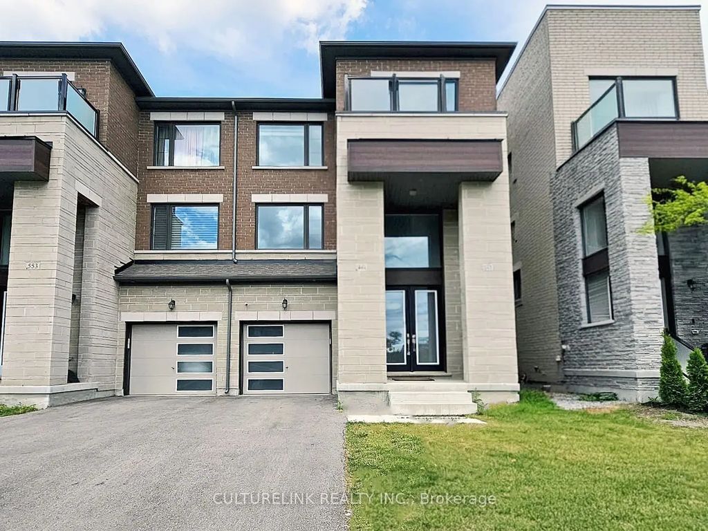 551 New England Court, Newmarket