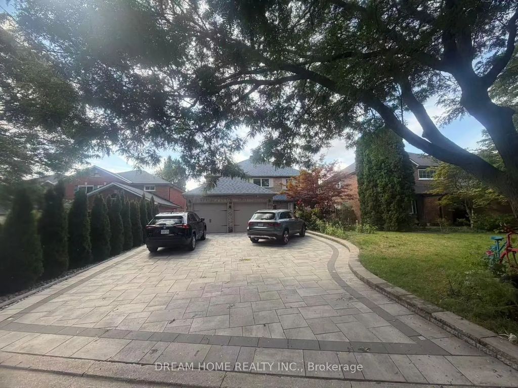 16 Brooklyn Crescent W, Markham