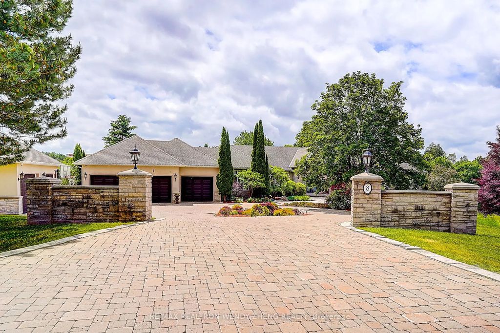 8 Alm Court, Aurora