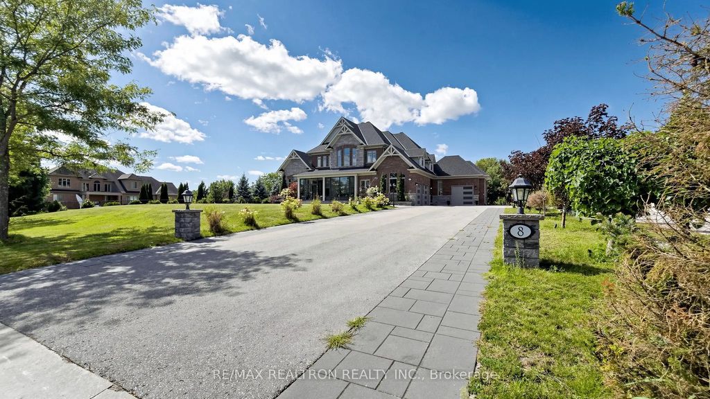 8 Fawn Grove, Whitchurch-Stouffville