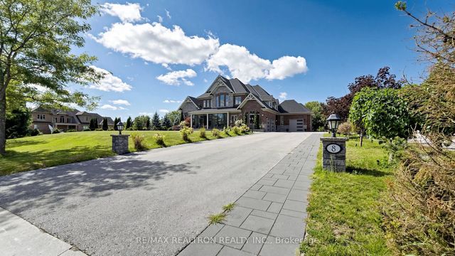 8 Fawn Grove, Whitchurch-Stouffville