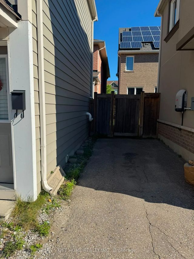 5 Raven Cross Avenue Coach House, Markham