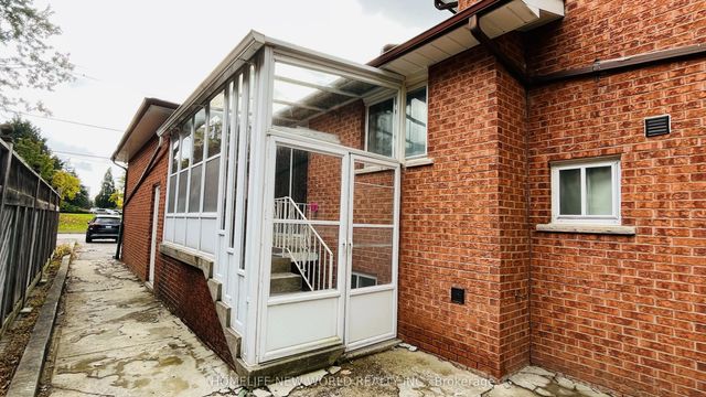 38 Weldrick Road W Lower, Richmond Hill