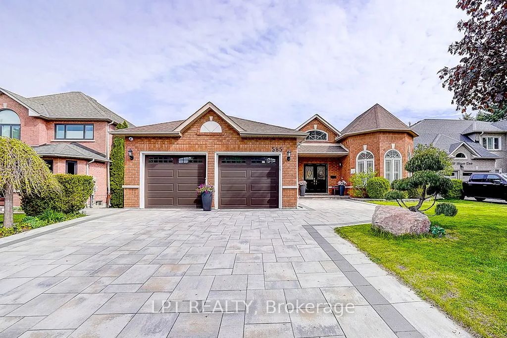 585 Holgate Circle, Newmarket