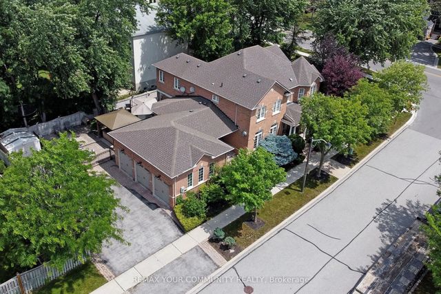 2 Winterberry Drive, Markham