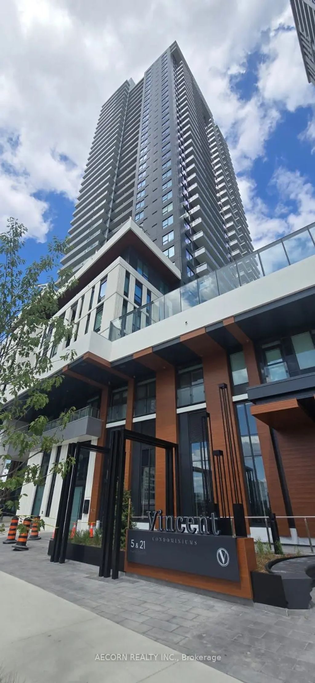 21 Meadowdale Road 1509, Vaughan
