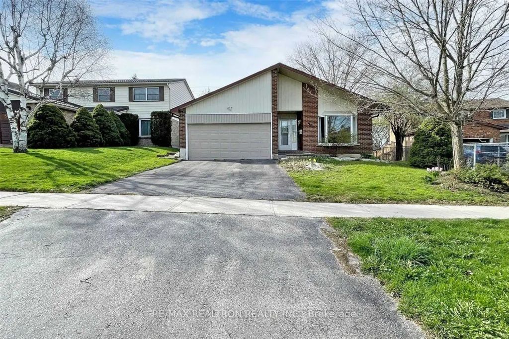 88 Eastman Crescent #bmst, Newmarket