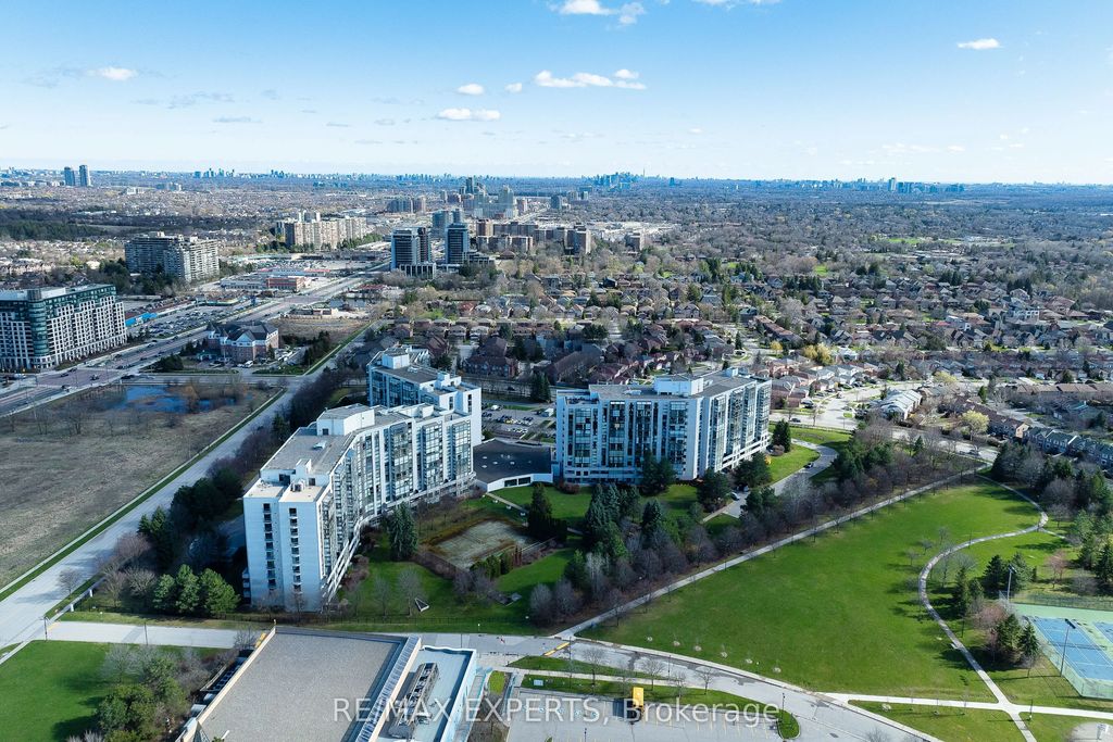 30 Harding Boulevard W Ph01, Richmond Hill