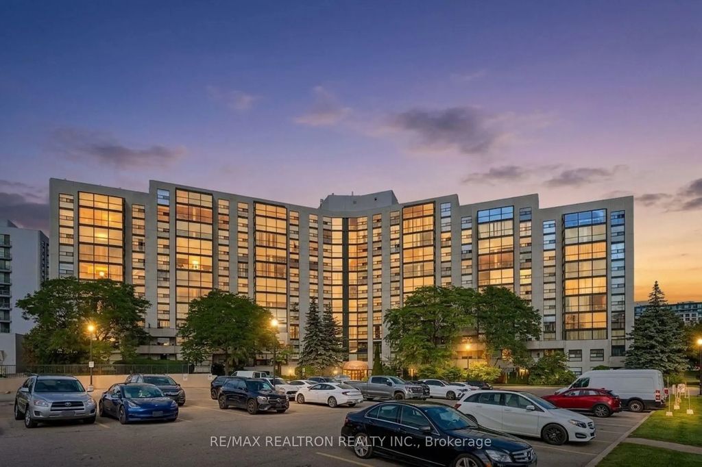 30 Harding Boulevard W 1111, Richmond Hill