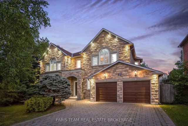 15 Clarendon Drive, Richmond Hill