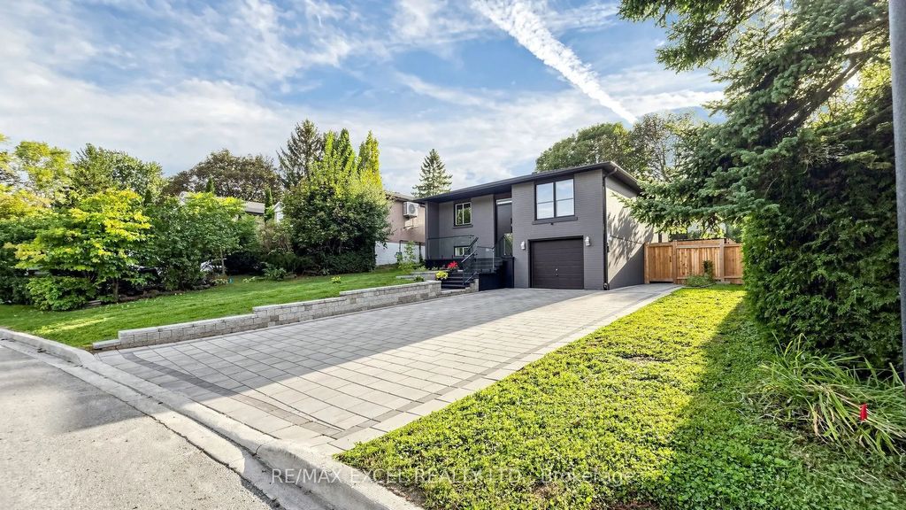 332 Dixon Boulevard, Newmarket