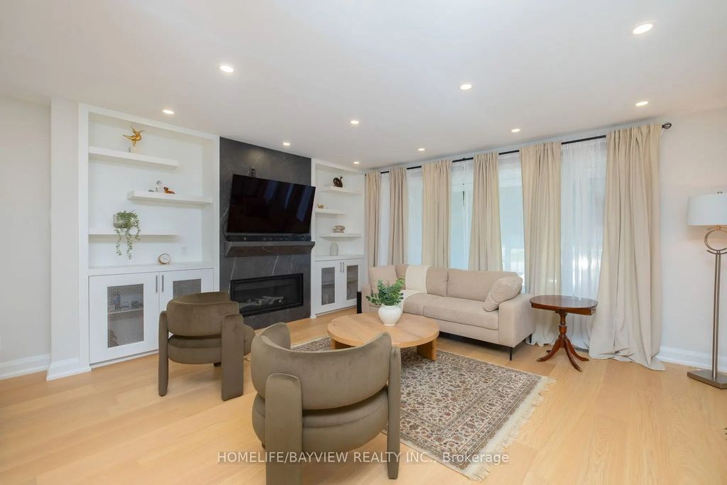 164 Steeles Avenue E, Markham