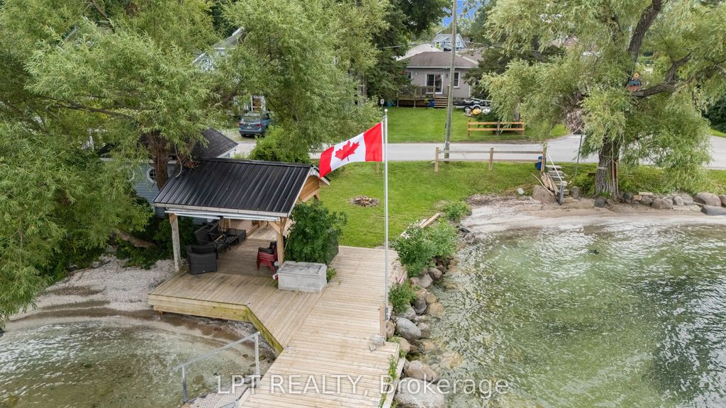 427 Lake Drive E, Georgina