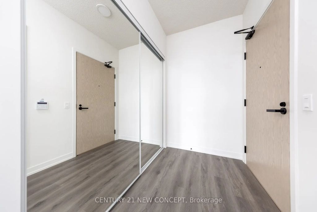225 Commerce Street 5212, Vaughan