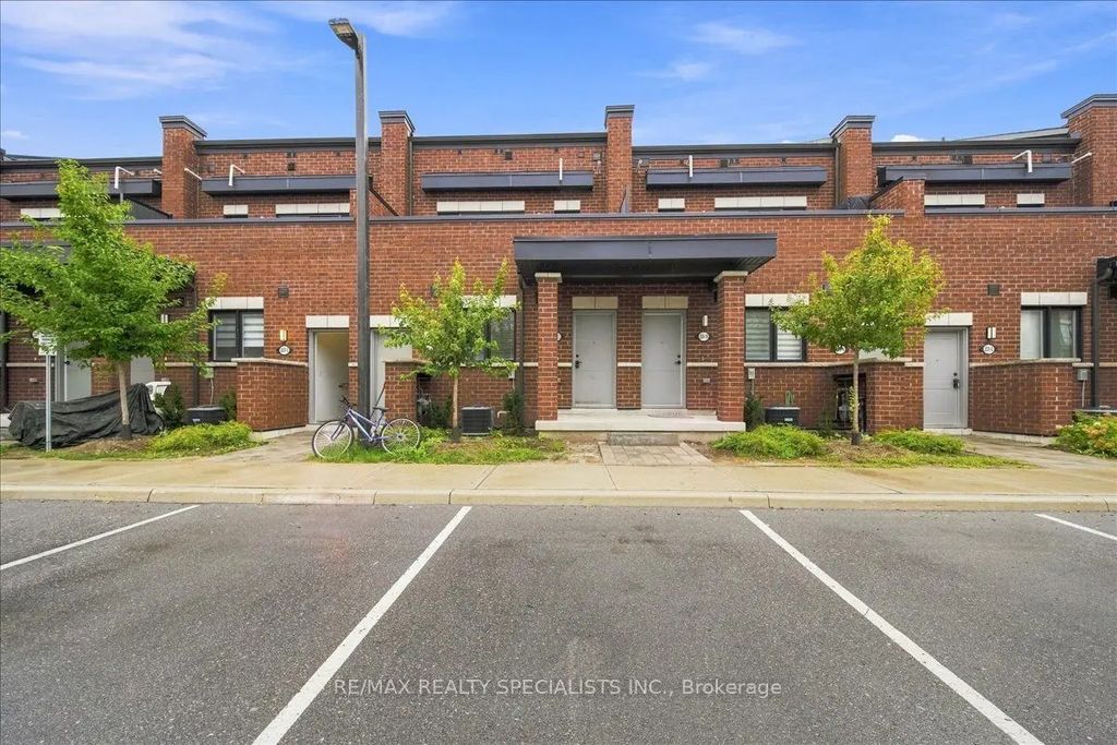 220 Dissette Street 13, Bradford West Gwillimbury