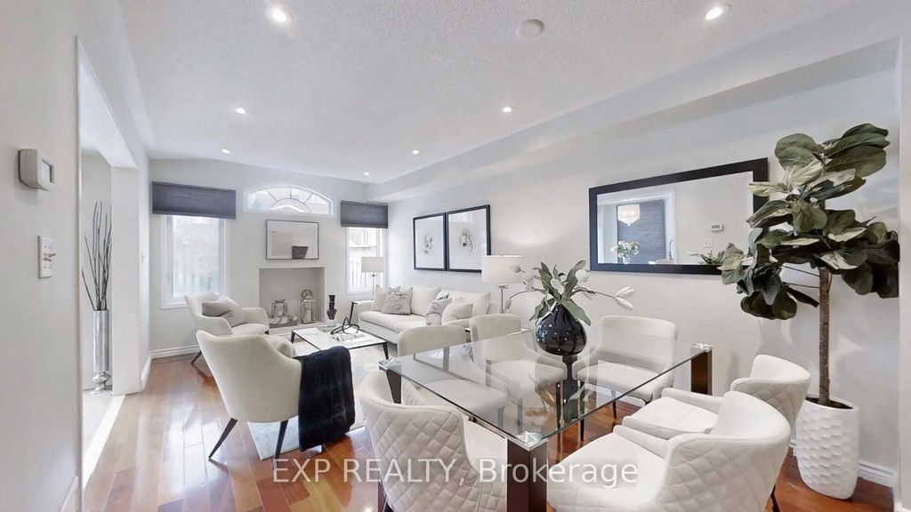 8 Hacienda Drive, Richmond Hill