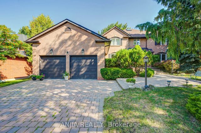 8 Calderbridge Crescent, Markham