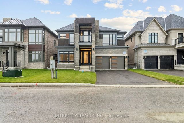 15 Garriock Hall Avenue, King