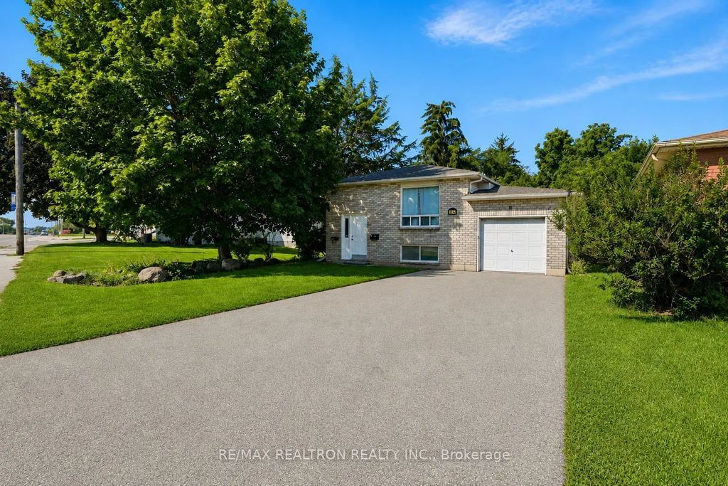 414 The Queensway Road S, Georgina