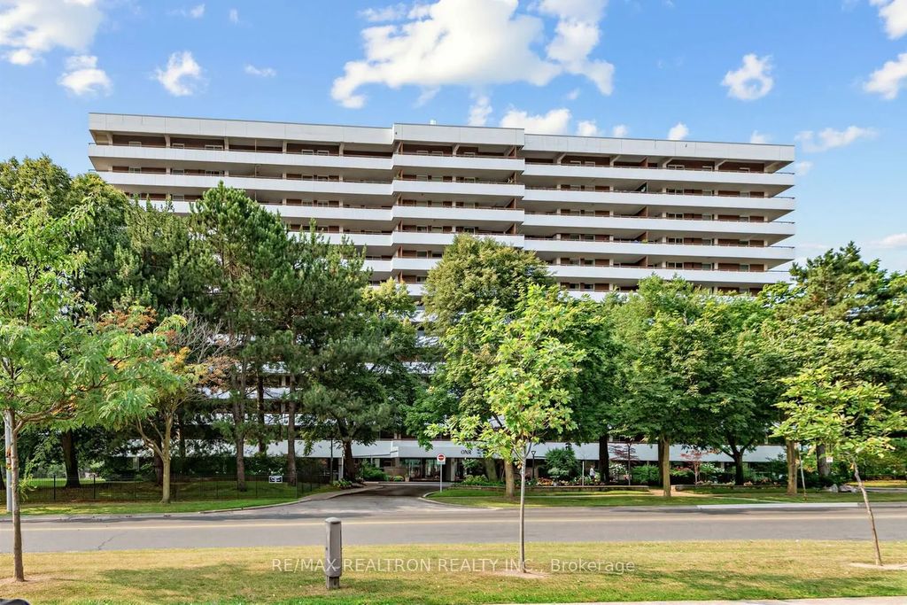 1 Royal Orchard Boulevard 211, Markham