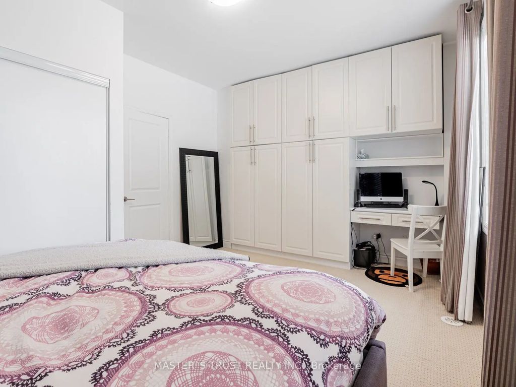 271 South Park Road Th27, Markham