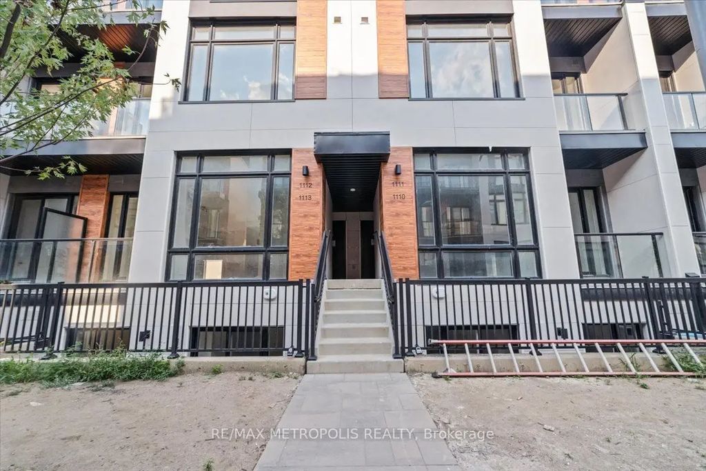 12 David Eyer Road 1113, Richmond Hill