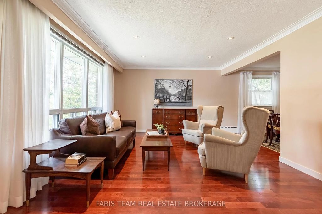 90 Bedford Park Avenue, Richmond Hill