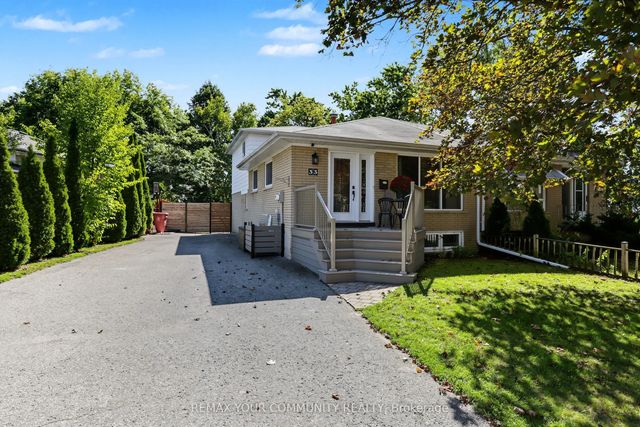 33 Mcdonald Drive, Aurora