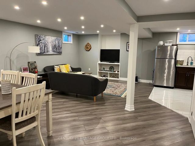 7 Creekview Avenue, Richmond Hill