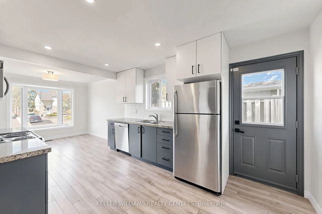 807 Greenfield Crescent Upper, Newmarket