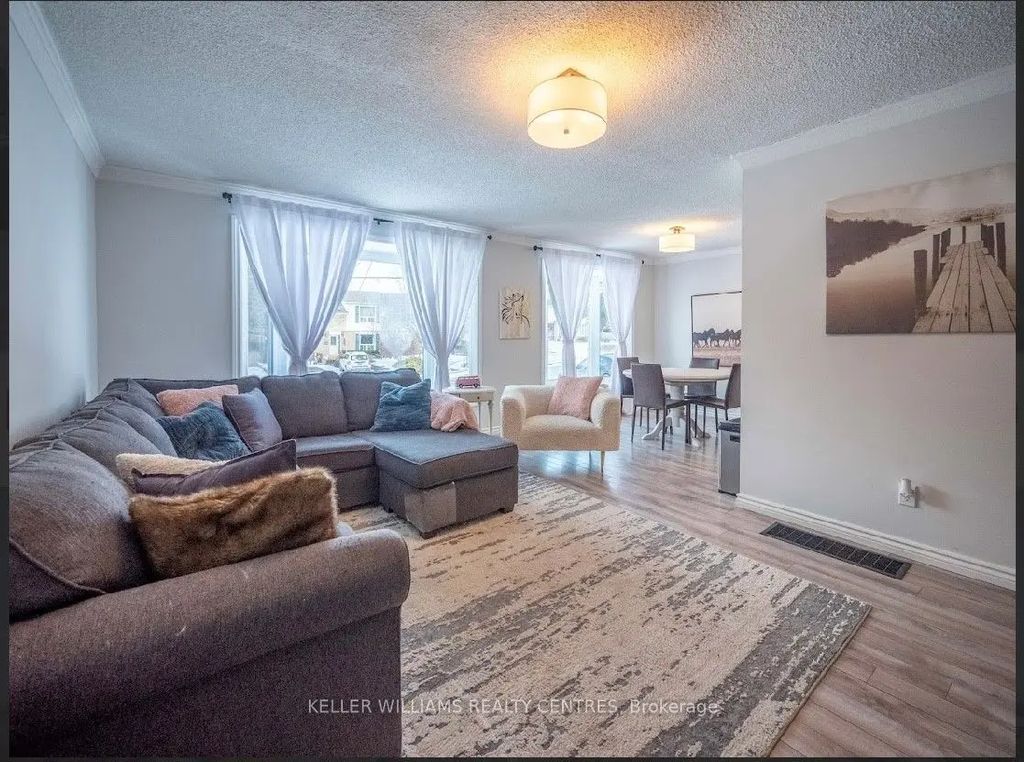 807 Greenfield Crescent Upper, Newmarket