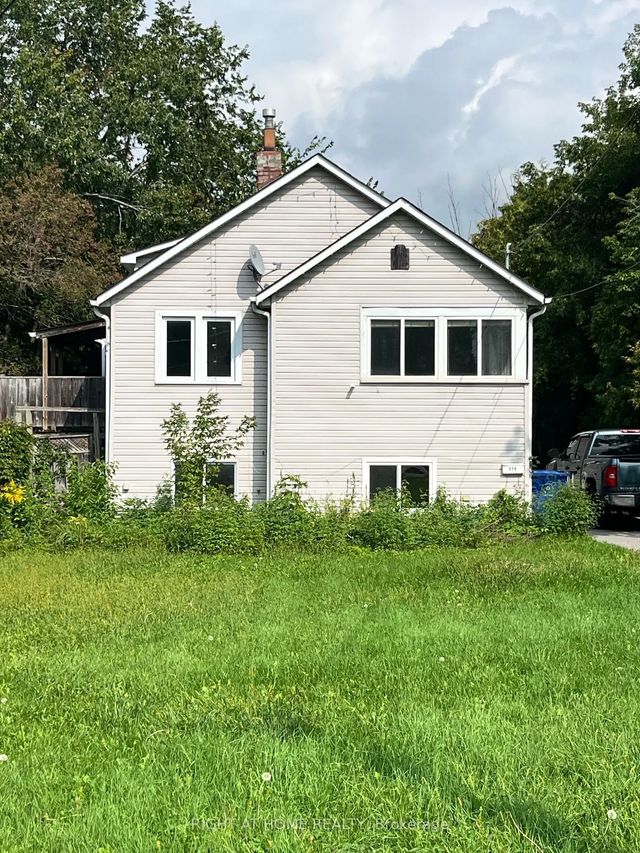 379 The Queensway Road S, Georgina