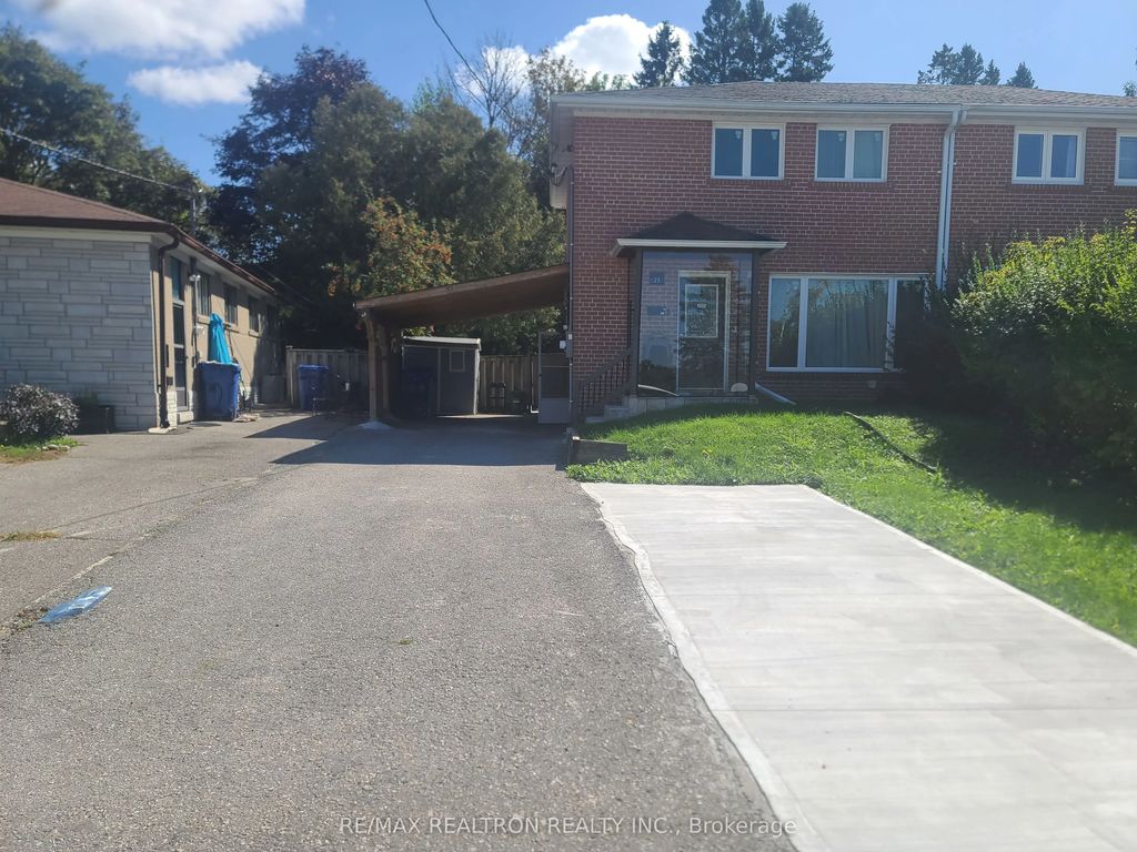 23 Glass Drive Lower Unit, Aurora