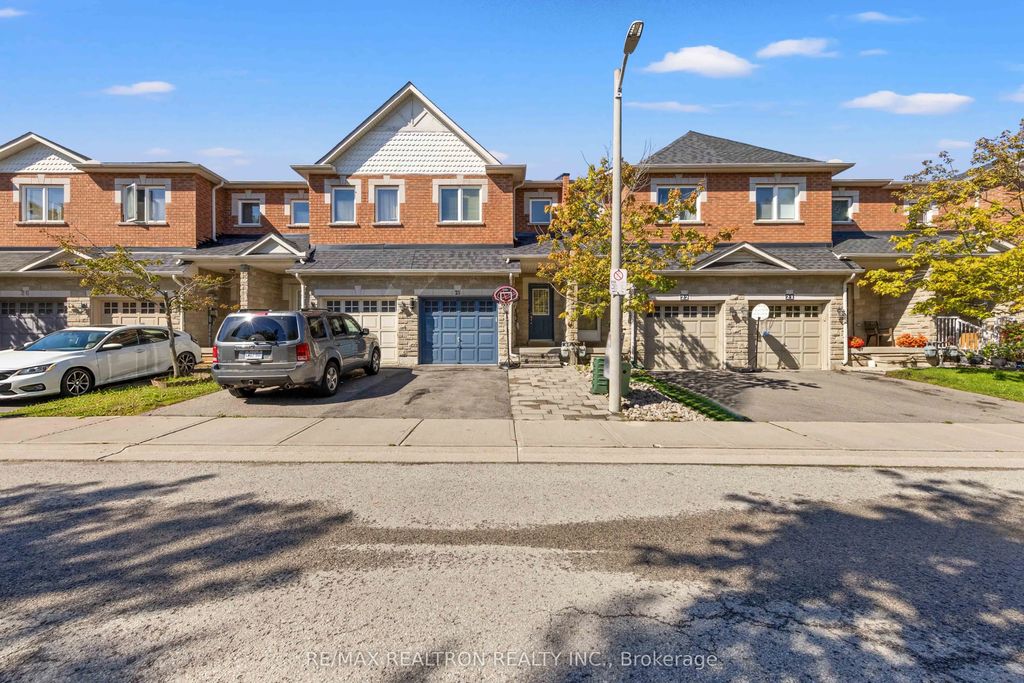 56 North Lake Road 23, Richmond Hill
