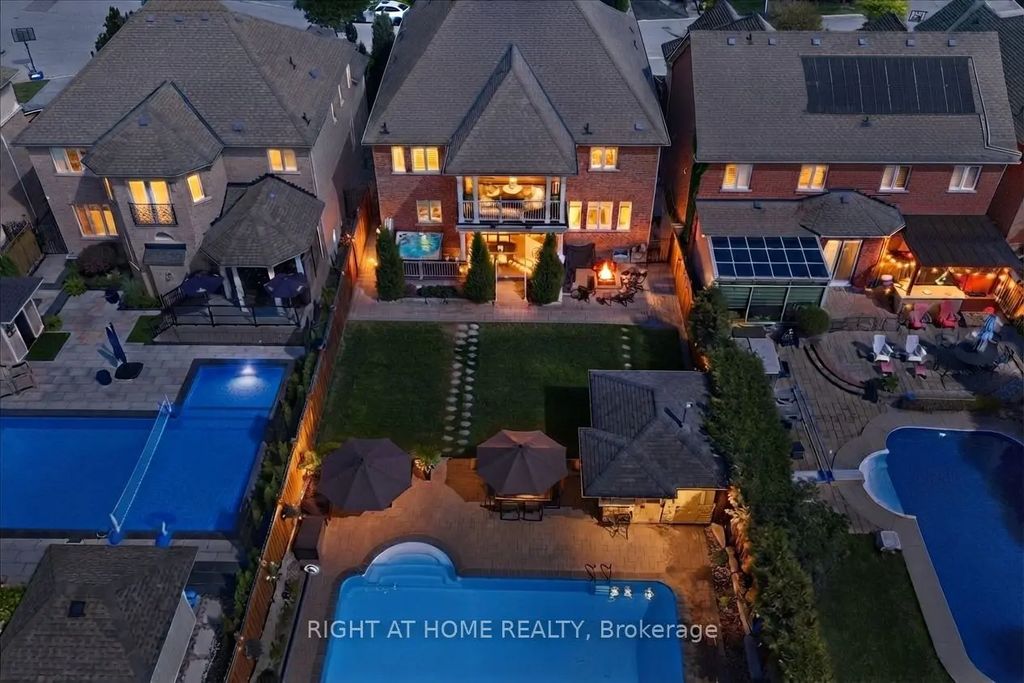 12 Roderick Court, Richmond Hill