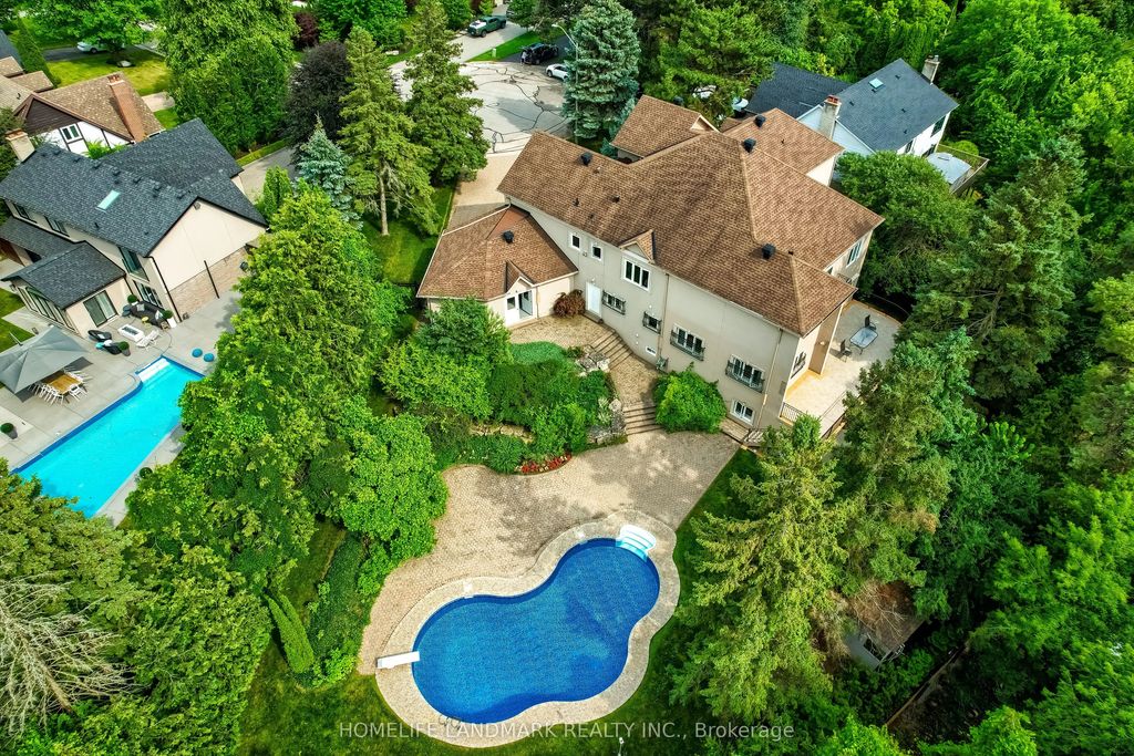 14 Meadow Heights Court, Vaughan